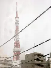 daytime-lightning-and-the-Tokyo-tower