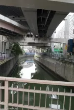 in-Tokyo-they-buries-the-rivers-with-cars