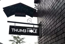 Rose-Shop-Thumb-Hole