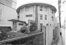 odd-round-abandoned-building-in-Tottori,-Japan