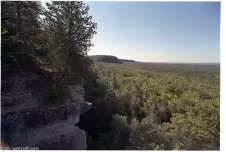 escarpment-cliff-face-on-Manitoulin