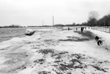 people-on-Toronto's-beaches-in-winter