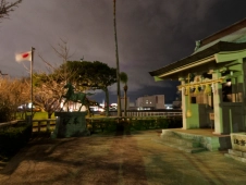 fukuoka-shrine-in-the-wind-at-night