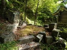 behind-the-shrine-a-spot-for-prayer