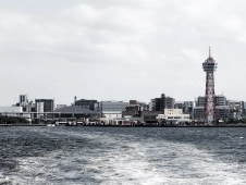 fukuoka-tower-from-the-water