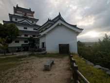 sunset-over-the-shoulder-of-a-castle