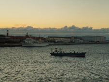 dawn-on-the-water-at-kobe