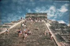 chichen-itza-pyramid-stairs