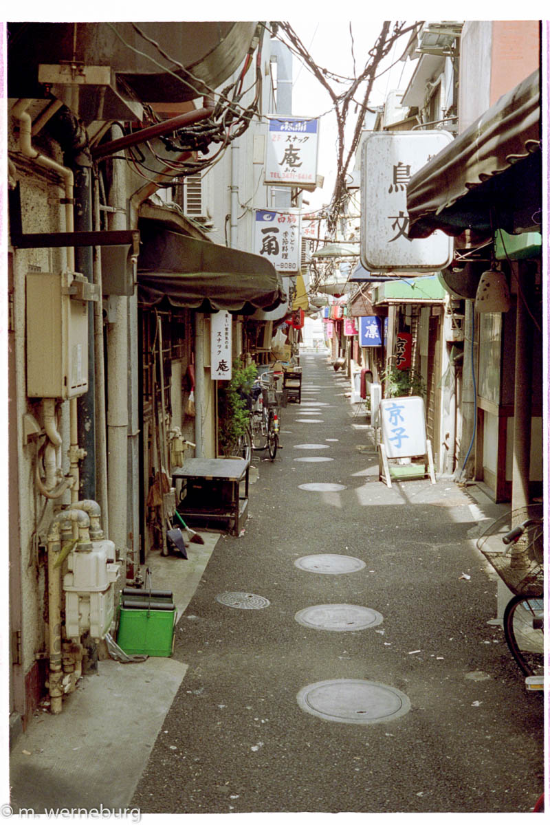 shinagawa alleyway