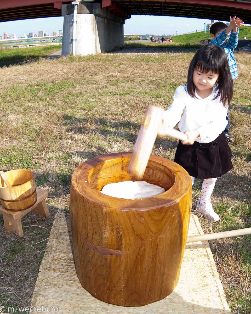 little girl makes mochi