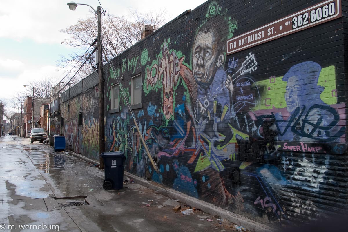 artist's laneway, graffiti zone Toronto