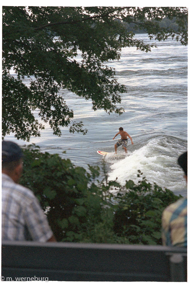 surfing a standing wave on the Saint lawrence