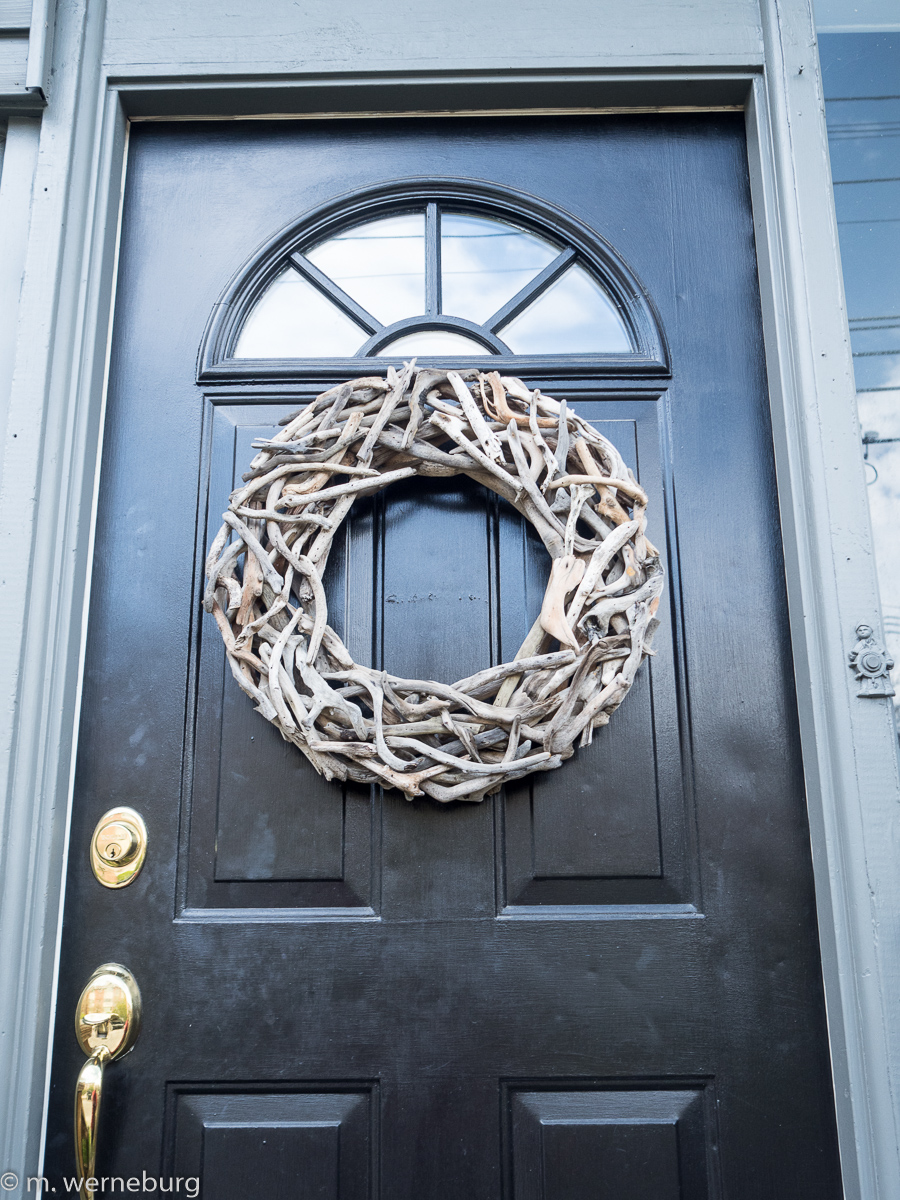 clever driftwood wreath